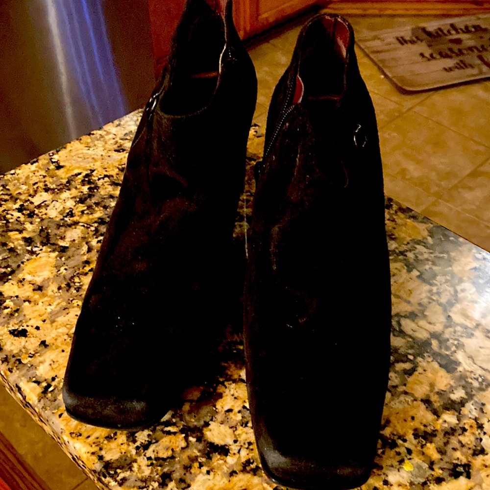 Bandolino shoes suede leather black side zip stiletto 3” inch heels square toe